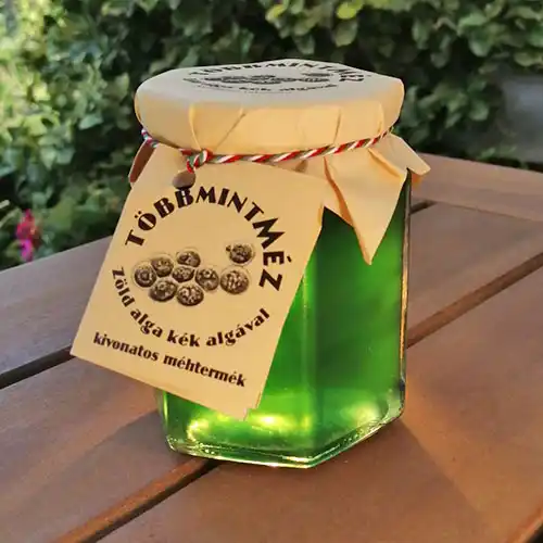 tobb-mint-mez-zold-alga-kek-algaval